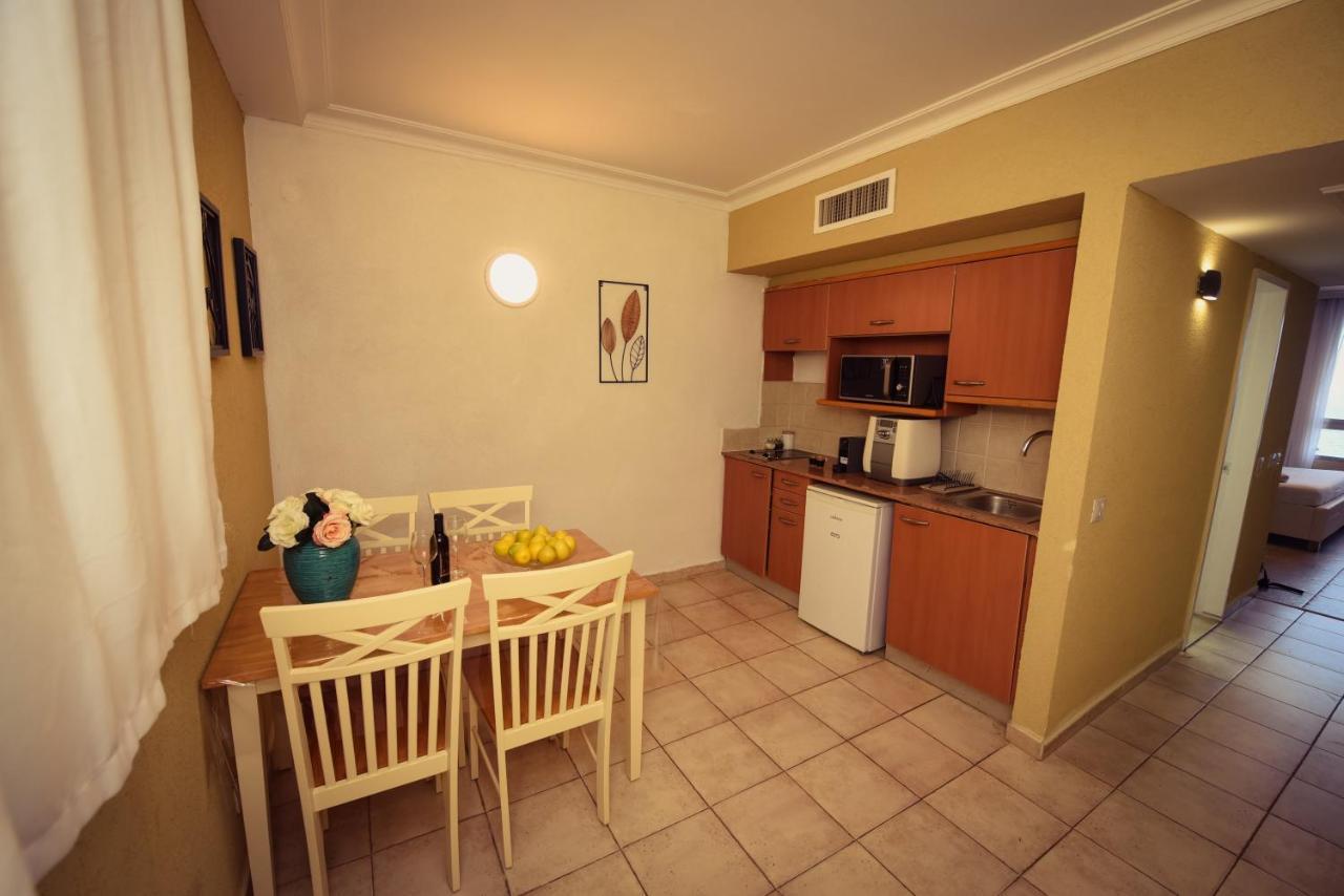 מגדל אלמוג חיפה - דירות "בלו ביץ'" על הים Exterior foto